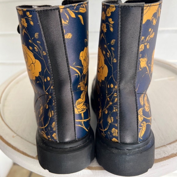 ROGUE & WOLF Royal Rose Romance Vegan Leather Lace Up Boots - 39/ U.S. 7.5 - Picture 6 of 12